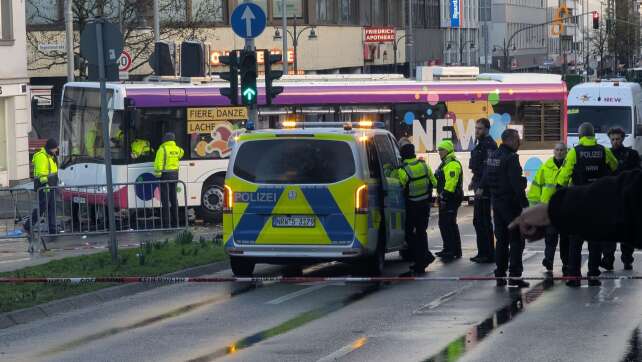 Unfall bei Karnevalsumzug - Zustand der Frau weiter kritisch