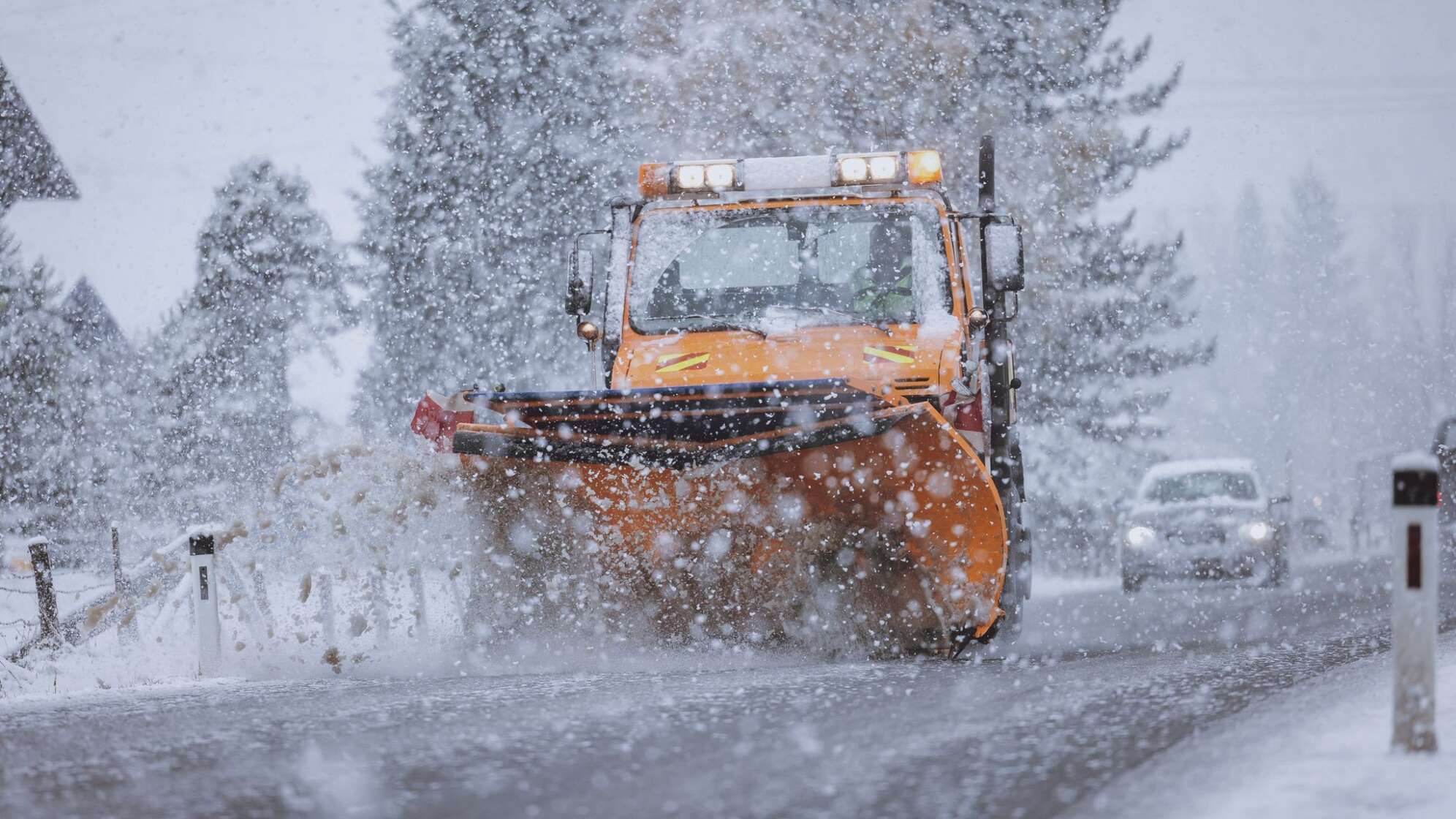 In Tirol prallte ein Münchner gegen einen Schneepflug