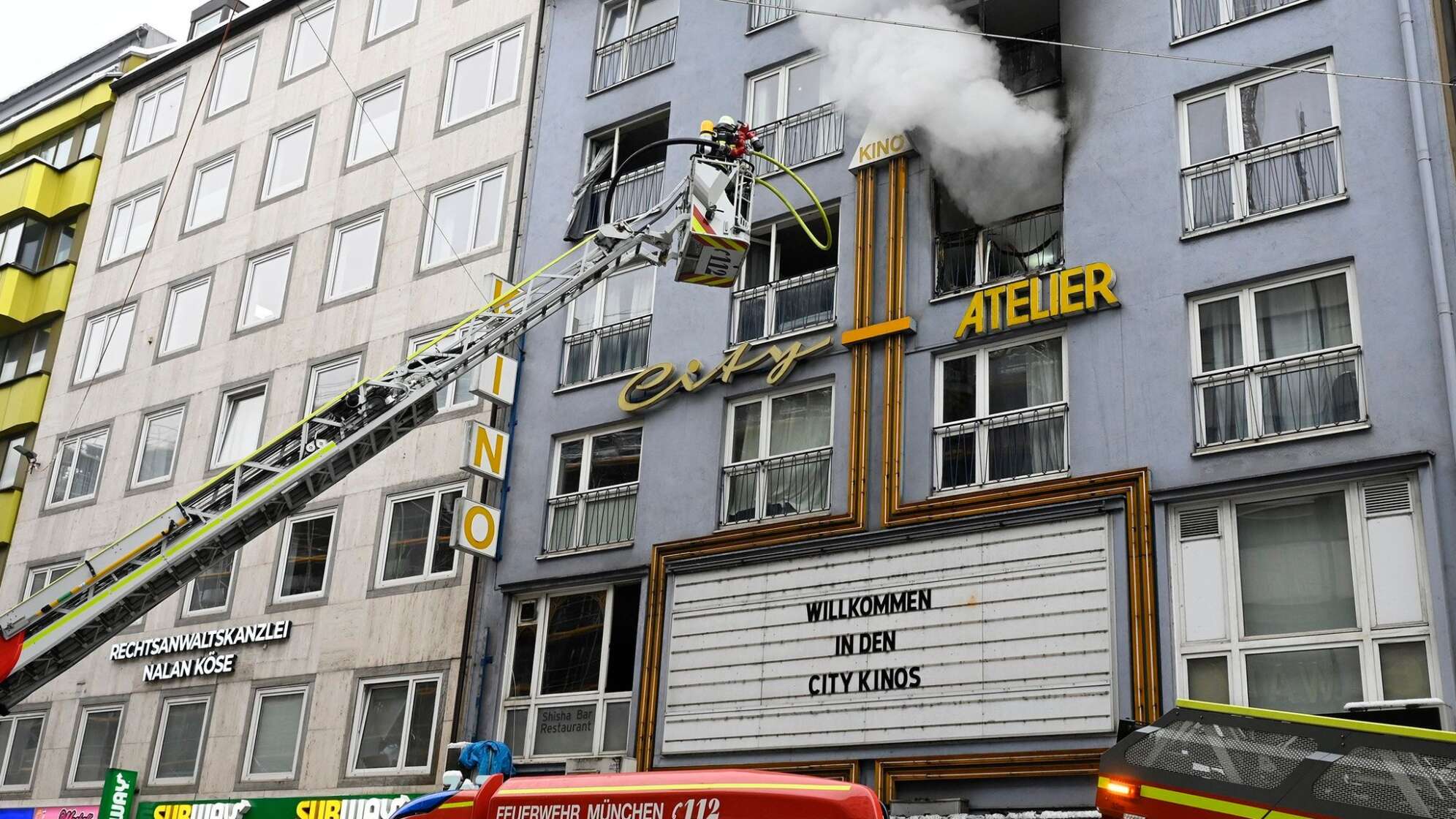 Größerer Feuerwehreinsatz bei Wohnungsbrand in München