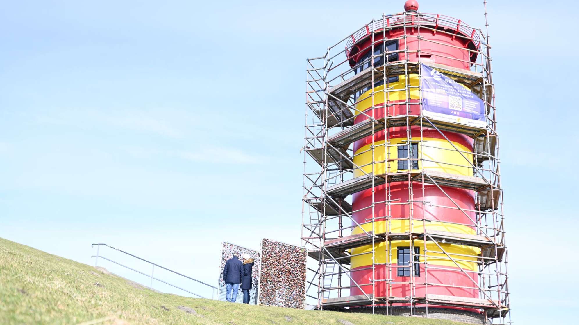 Pilsumer Leuchtturm bekommt Neuanstrich