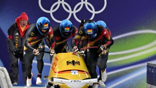 Lochner zur Halbzeit auch im Viererbob in der Goldspur