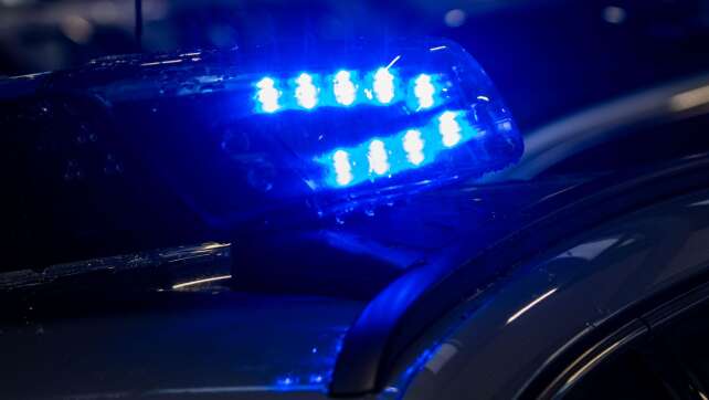 Schlag geht daneben - Angreifer verletzt sich schwer