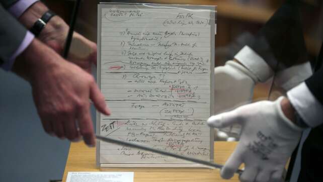 «Sofort, unverzüglich»: Weiter Streit um Schabowski-Zettel