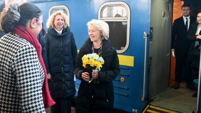 Kriegs-Jahrestag: EU sichert Kiew weitere Unterstützung zu