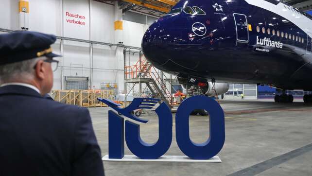 Lufthansa lackiert A380 mit XXL-Kranich