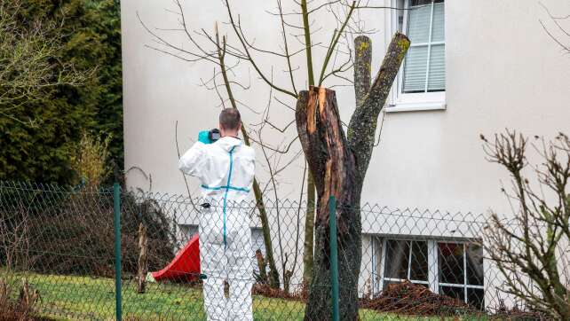 Vater soll Frau und Kinder im Schlaf erschossen haben