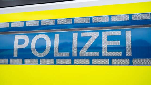 Kleinbus kollidiert mit Auto – vier Schulkinder verletzt