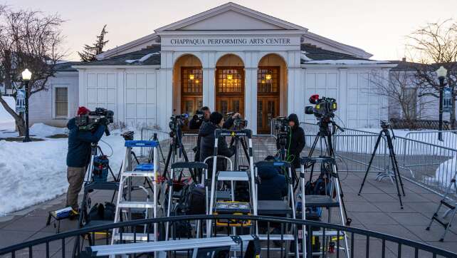 Epstein-Fall: Videos von Clinton-Anhörungen veröffentlicht