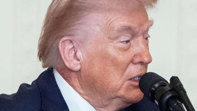 Fleck am Hals befeuert Spekulationen über Trumps Gesundheit