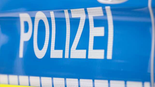 74-Jähriger überholt Polizeiauto und schläft ein