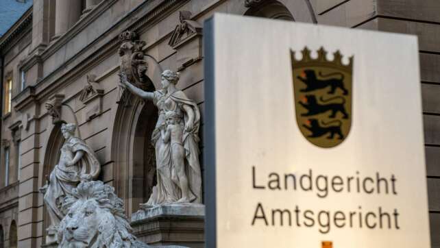 Großbrand in Theaterlager: 42-Jähriger vor Gericht