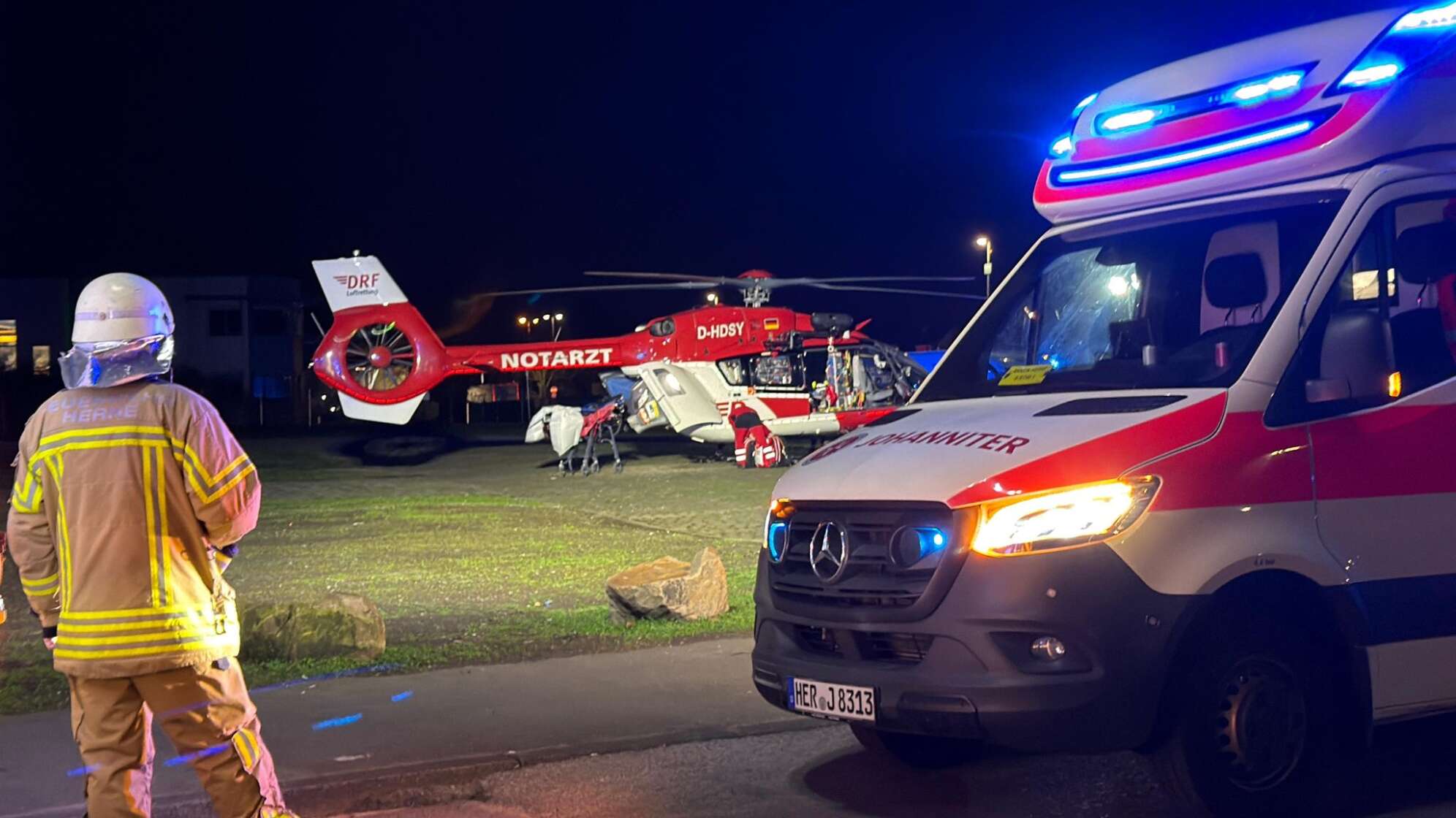Kleinkind stürzt aus Fenster