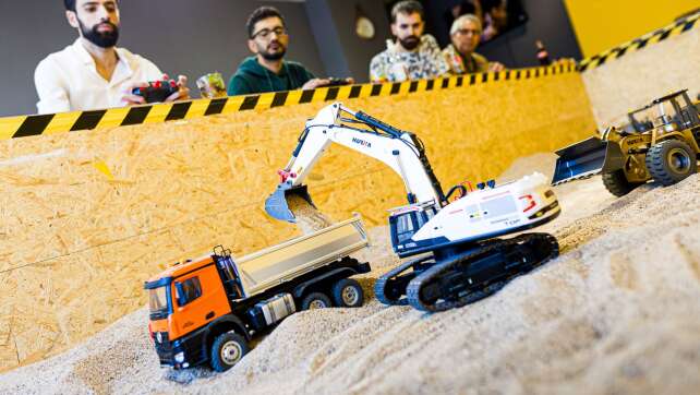 Baggern im Café mal anders ‒ Baustellen-Spaß für Erwachsene