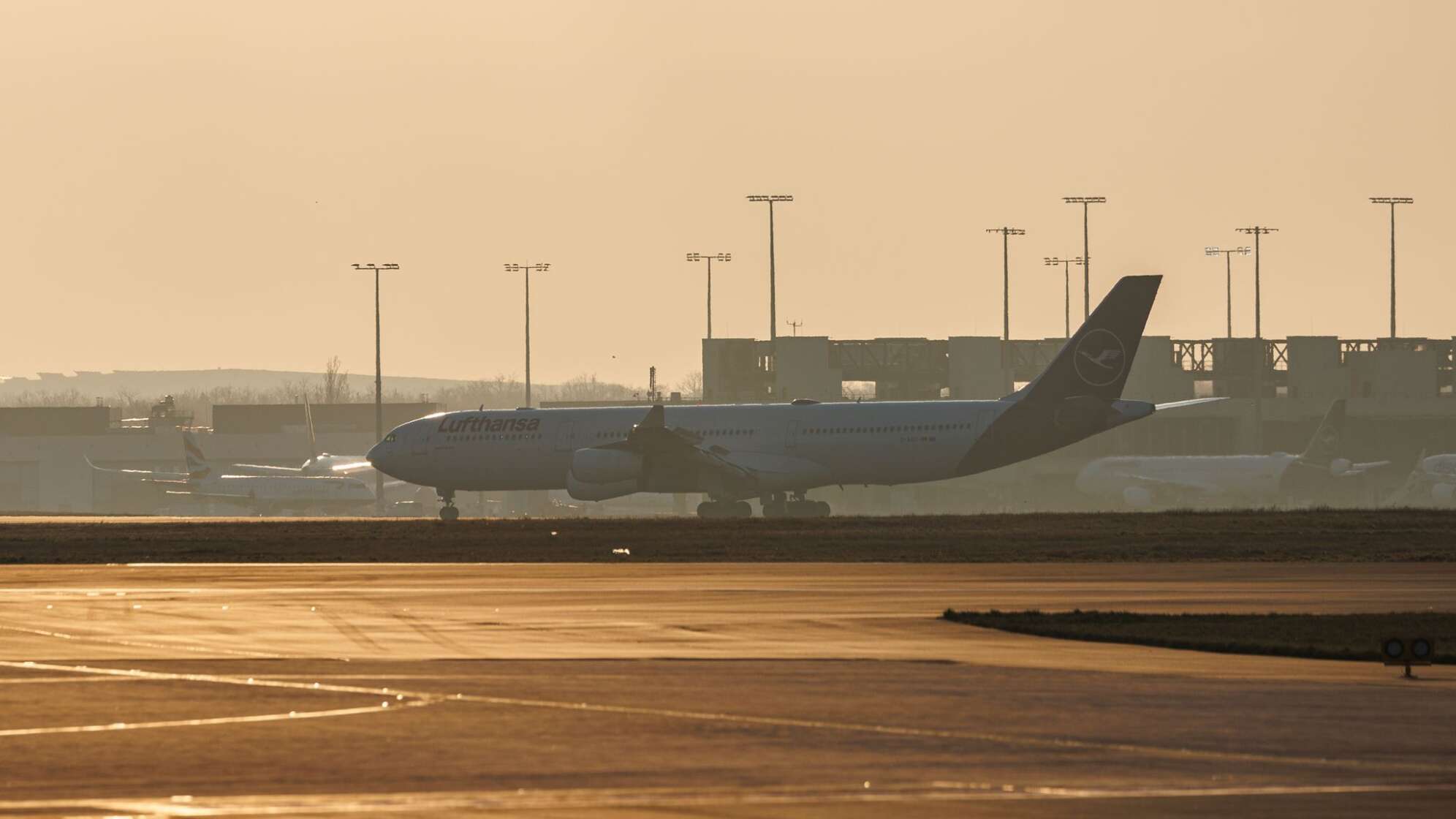 Iran-Krieg - Erster Evakuierungsflug aus Oman