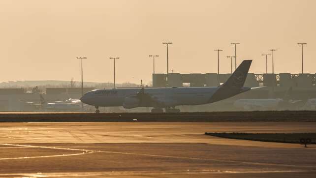 Erster deutscher Evakuierungsflug in Frankfurt gelandet