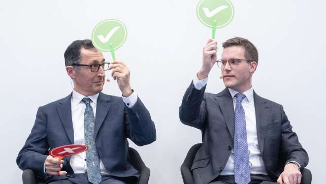 Umfrage zu Baden-Württemberg: Grüne ziehen mit CDU gleich