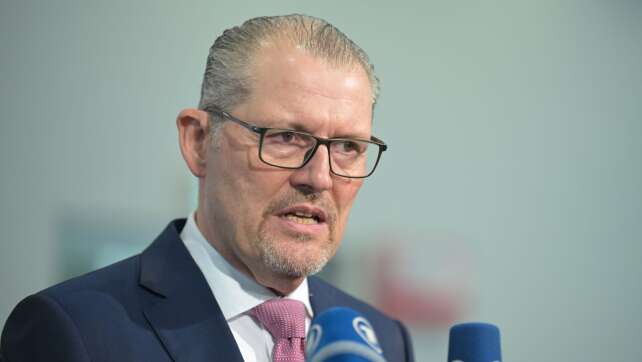 Wirtschaftsverbände: Schnelle Reformen statt Tankrabatt