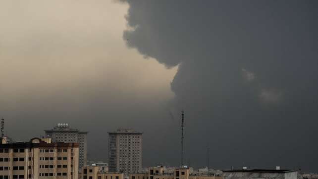 Angriffe verdunkeln Teheran - Chamenei-Nachfolge soll stehen