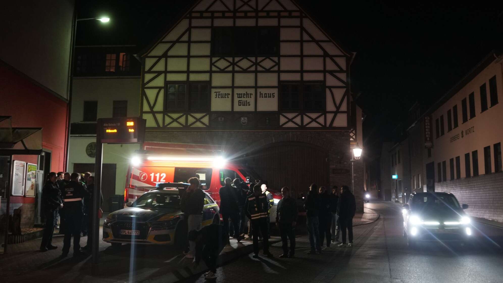 Lichtspektakel - Teile eines Meteoriten beschädigen Häuser