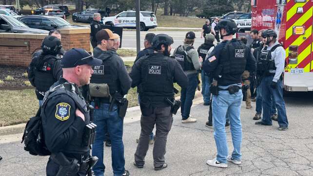 Berichte: Fahrzeug soll in USA in Synagoge gefahren sein