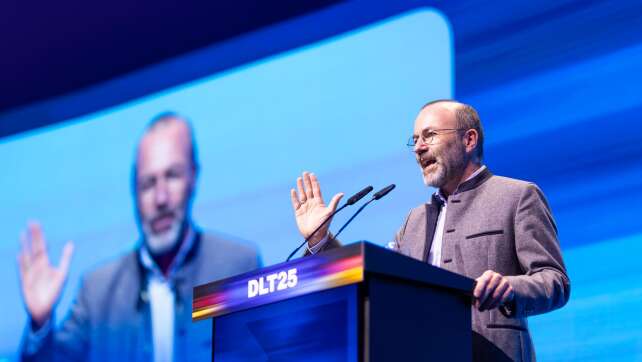 Interne Chats belegen Kooperation von Webers EVP mit Rechten