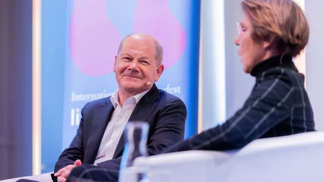 Scholz: Mein Buch soll auf keiner Seite langweilig sein