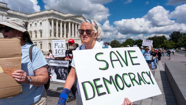 Bericht: Demokratie in vielen Ländern auf dem Rückzug