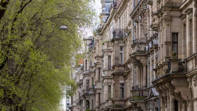 Immobilien: Haus und Wohnung teurer, Grundstücke billiger