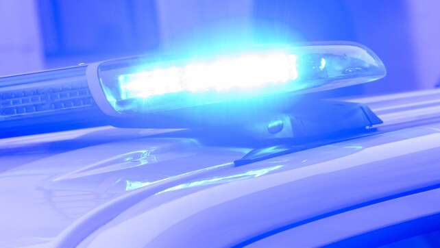 Kassiererin mit Spritze bedroht – Täter flüchtet mit Beute