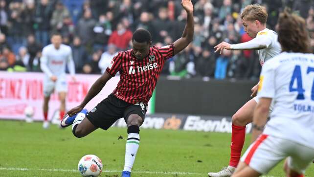 Bayern München holt Aseko aus Hannover zurück