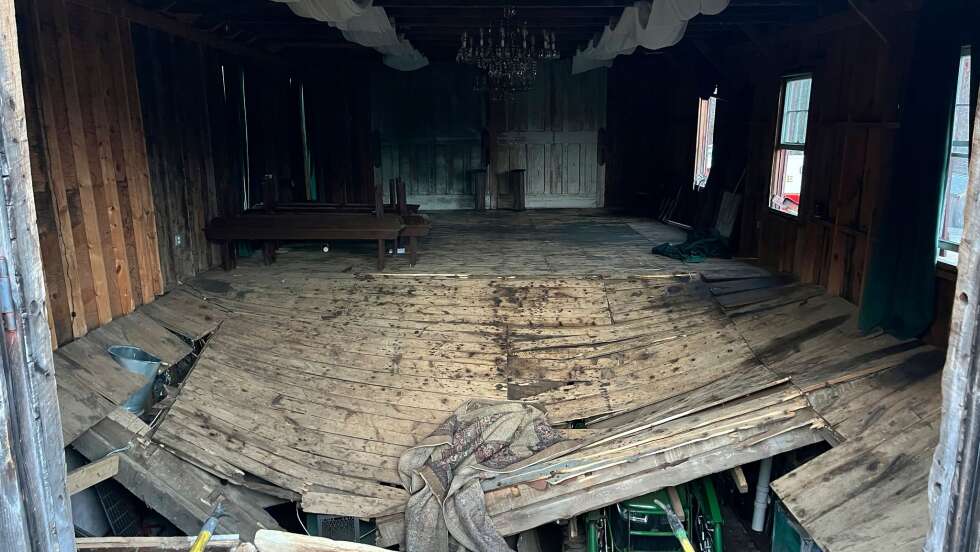 Holzboden stürzt während Hochzeit in USA ein - Verletzte