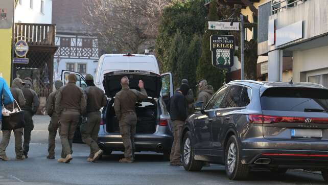 48-Jähriger bedroht Gastgeber mit Messer – SEK greift ein