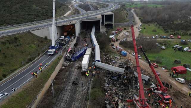 Prozess um Zugunglück mit 57 Toten in Griechenland gestartet