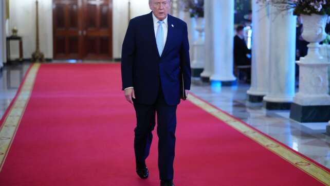 Trump verschiebt Angriffe - Iran dementiert Gespräche