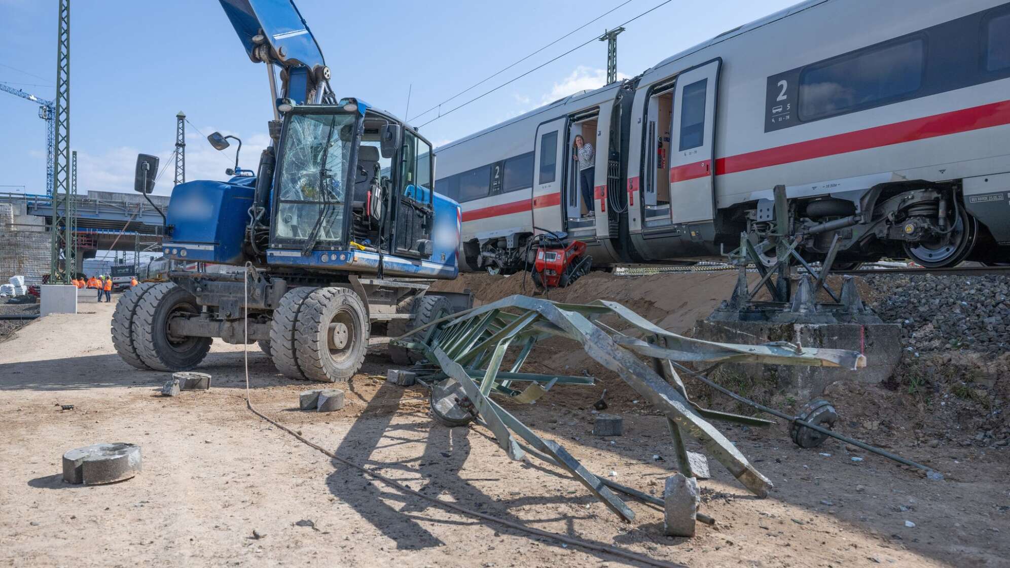 Baggerfahrer bei ICE-Unfall nahe Gelnhausen verletzt