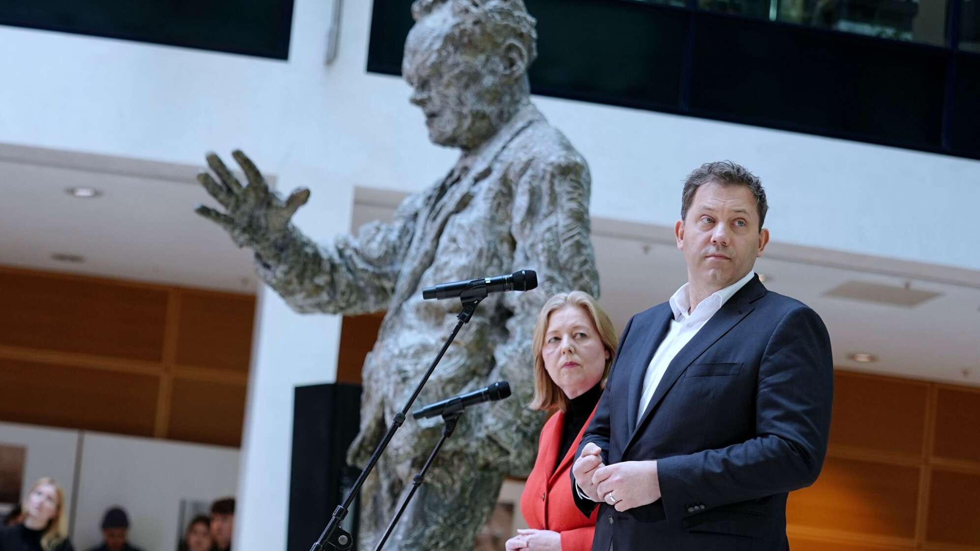 Gremiensitzungen und Statements der Bundesparteien