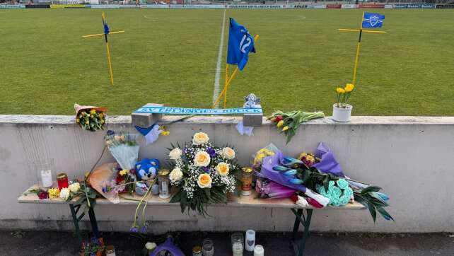 Polizei: Fußballtor stürzte beim Aufstellen auf Jungen