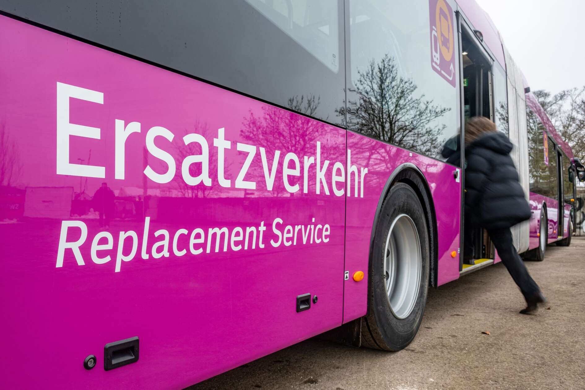 Bahn-Sanierung: Im purpurfarbenen Bus durch Ostbayern