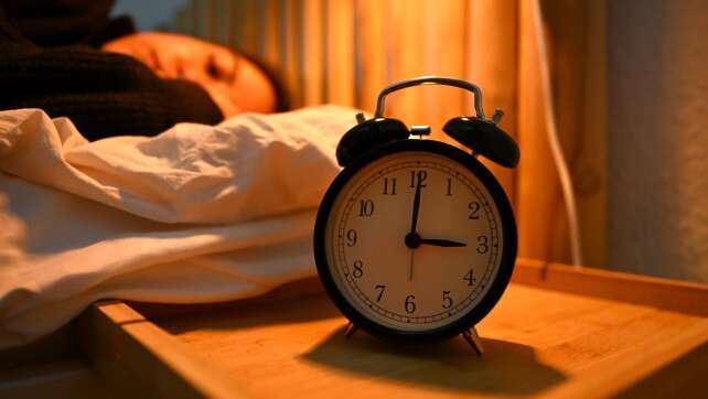 Umfrage: Frauen haben mehr Probleme mit Zeitumstellung