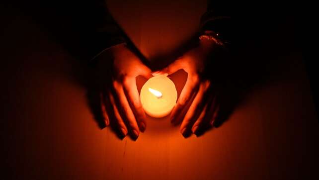 Aktive Sterbehilfe für junge Frau spaltet Spanien