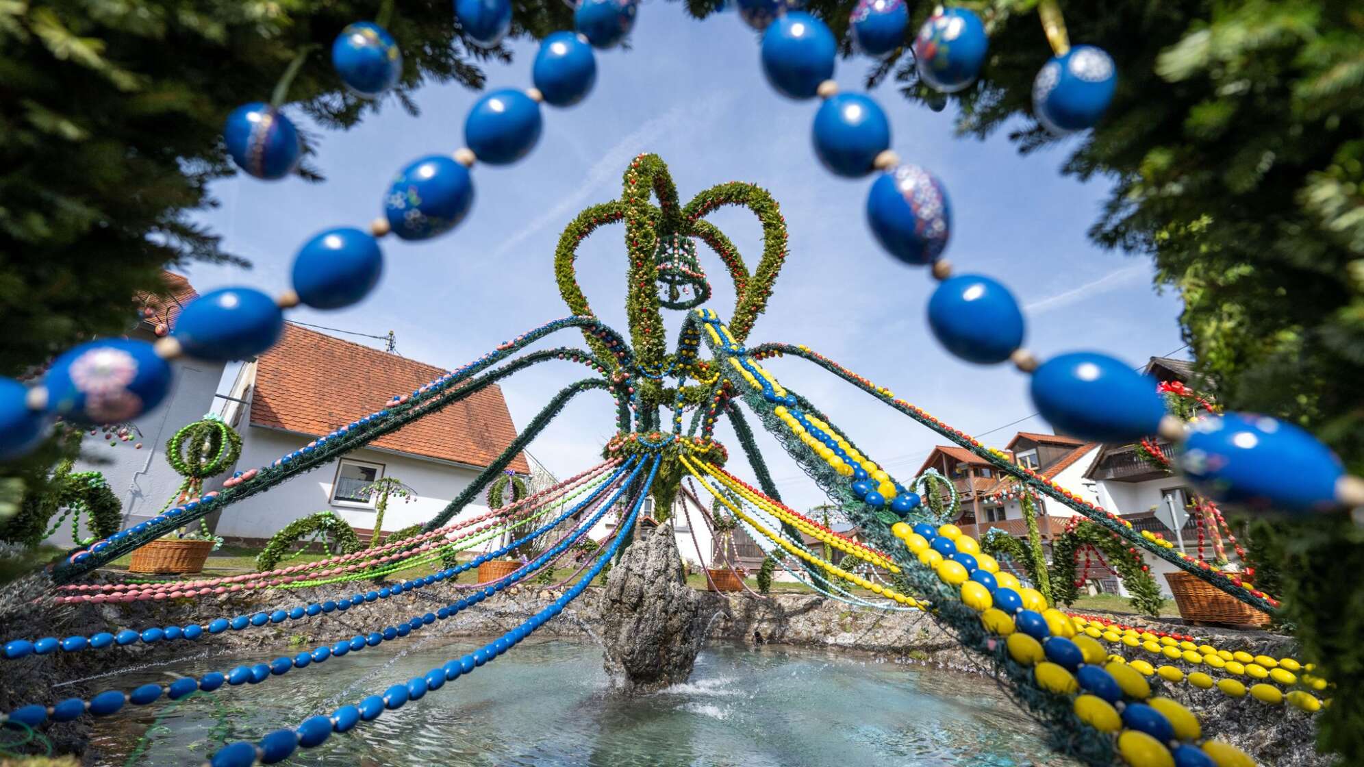 Warum zu Ostern die Brunnen geschmückt sind