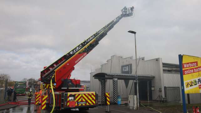Feuer in grenznaher Disco - Hunderte fliehen ins Freie