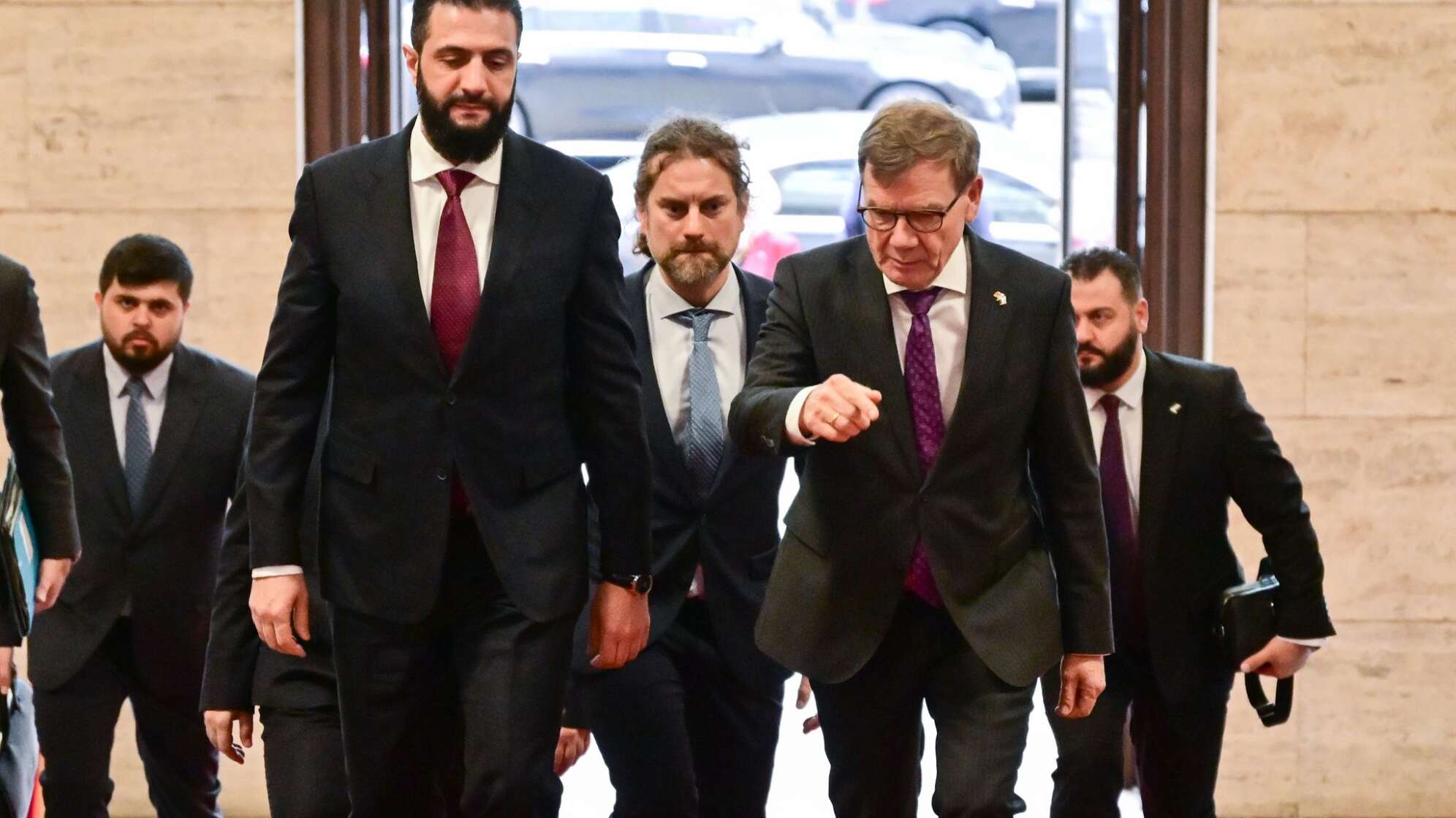 Syriens Übergangspräsident Ahmed al-Scharaa besucht Berlin