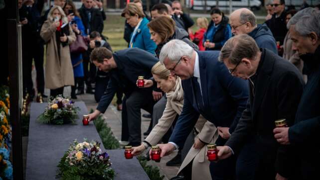 Jahrestag von Butscha – EU-Außenminister zeigen Solidarität