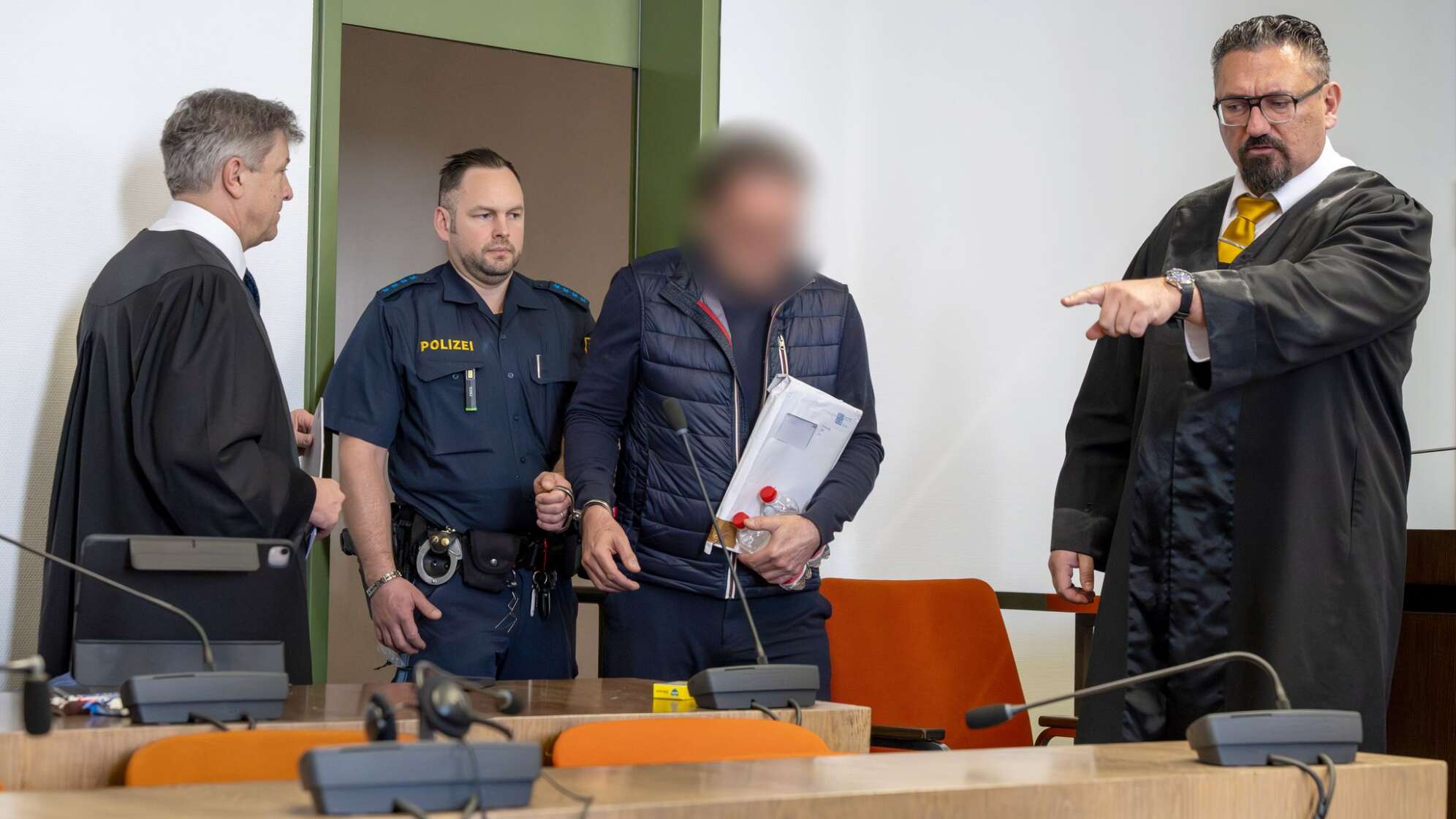 Prozessbeginn gegen „Kaiserreichsgruppe“