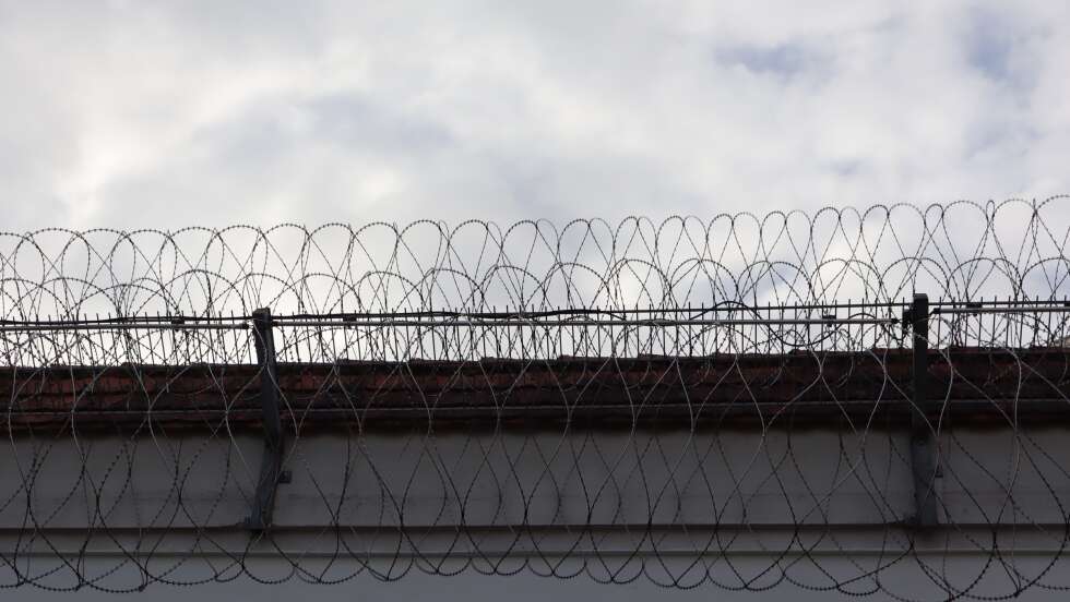 50 Jahre Gefängnistheater in Straubing: Häftlinge proben für Premiere der Komödie „Männerwirtschaft“ – Einblicke in ein außergewöhnliches Projekt