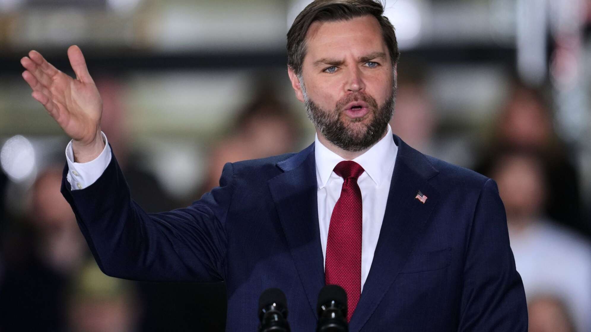 US-Vizepräsident JD Vance spricht zu Arbeitern in Michigan