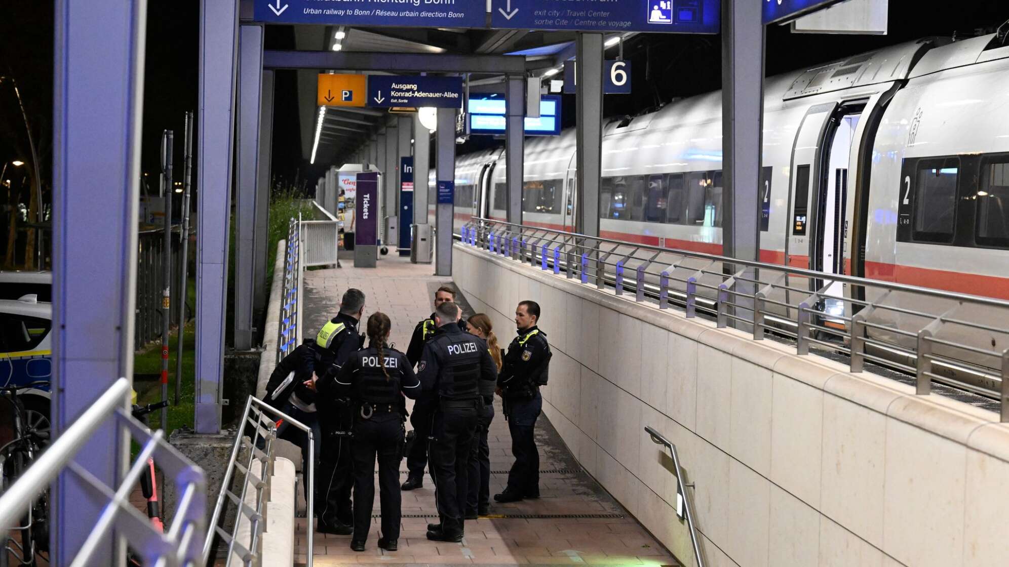 Mann droht mit Anschlag in ICE
