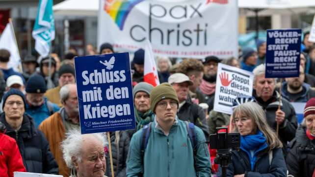 Ostermärsche in Bayern: Tausende demonstrieren für Frieden