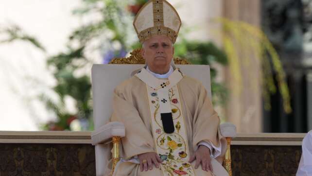 Papst feiert erstmals Ostermesse auf Petersplatz